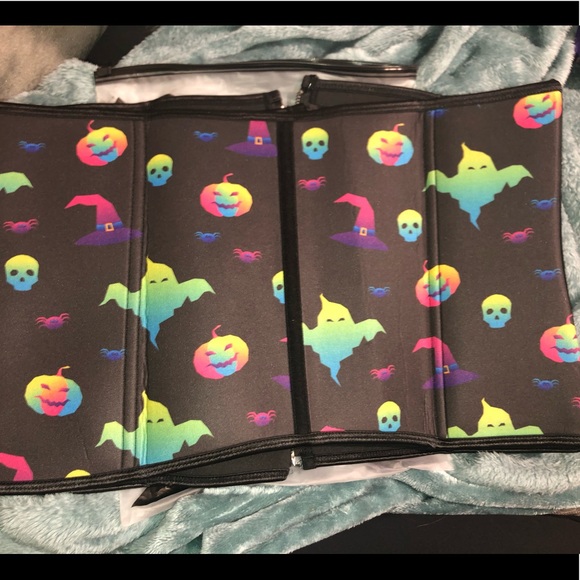 New, Never Used Plus Halloween Print Zipper Front Corset Waist Trainer - Picture 4 of 12